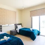 Villa Maestro Ii - *